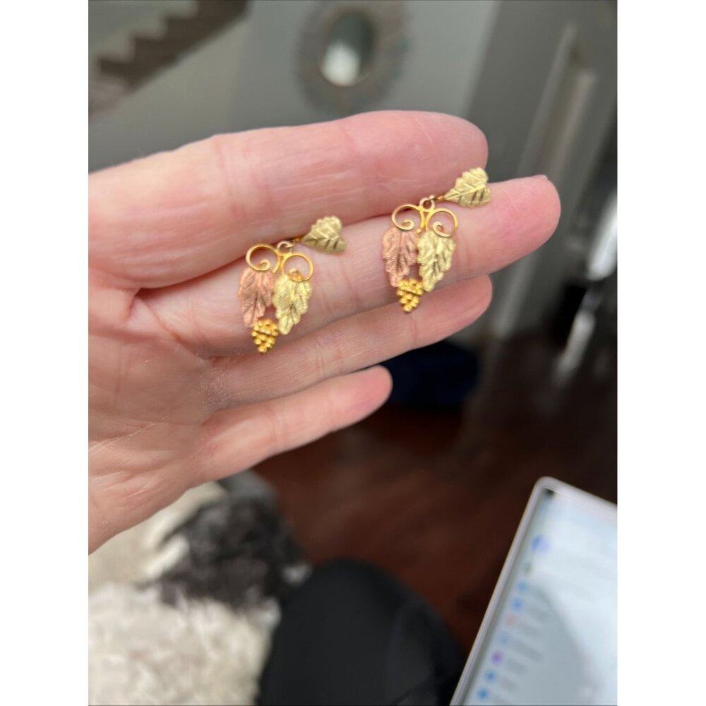 Vintage 10K gold grapes and leaves tri color clip on earrings: Black Hills; each - Picture 3 of 9